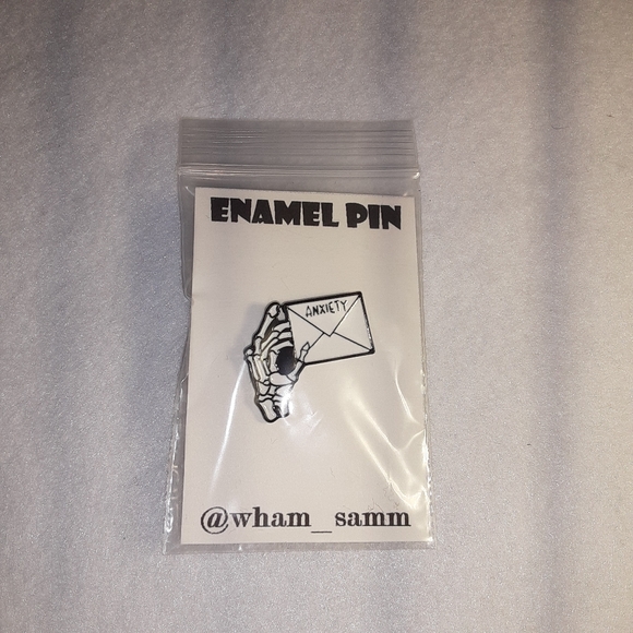 ♻️RELISTED♻️ Anxiety Skeleton hand mail enamel pin - Picture 3 of 3